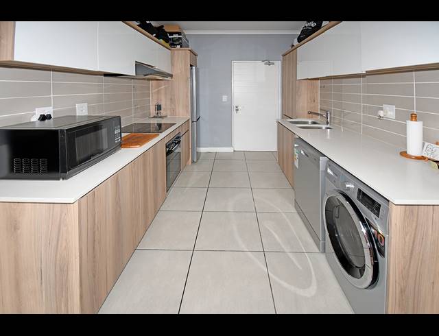 1 BEDROOM APARTMENT FOR SALE IN MODDERFONTEIN
